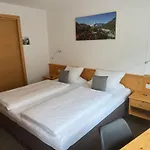 לינה וארוחת בוקר Gruenwaldhof טוקס